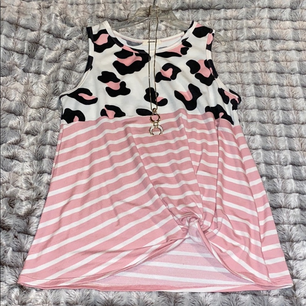 The Mint Julep animal print knotted front tank